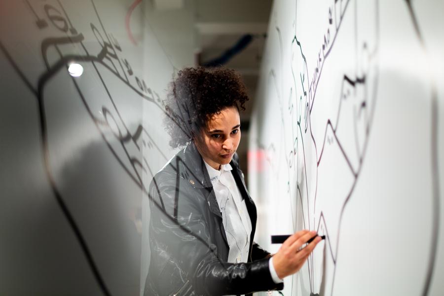 Artist and graphic designer Shantell Martin at her performance drawing at the 1stdibs Gallery in New York this past March. Martin is a keynote speaker at ASID's Leadership Experience in July.