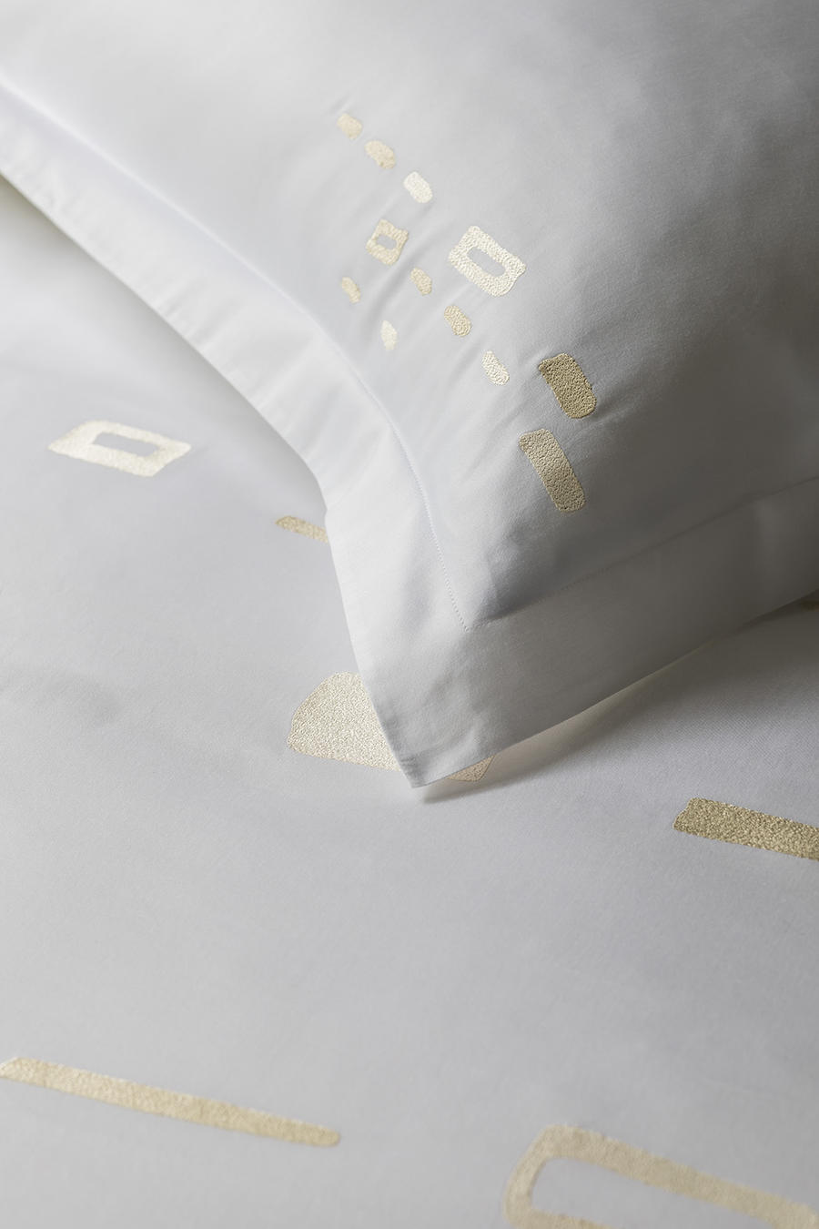 The Rocks bedding in Bronze from Baea’s Collection line