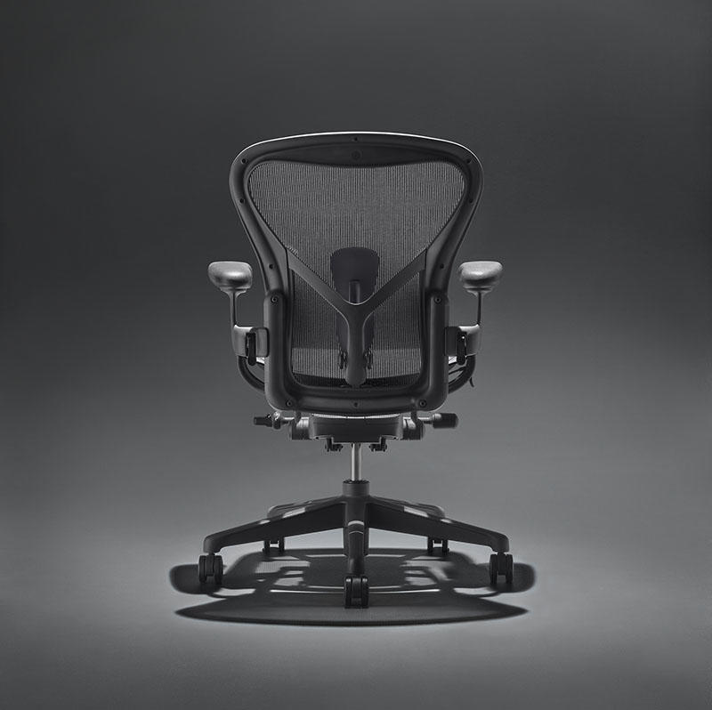 The Aeron in Onyx Ultra Matte contains 2.5 pounds of ocean-bound plastic