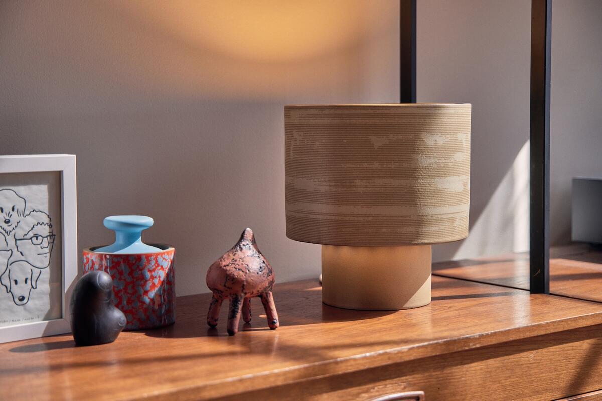 Heath Ceramic’s Stack table lamp Wide in Hickory and Barley 