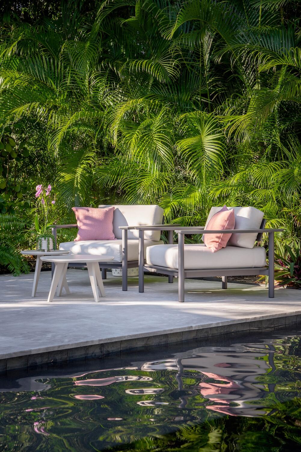 Sprightly styles from Sanderson, Peter Dunham for Hudson Grace, and Ferrick Mason Sprightly styles from Sanderson, Peter Dunham for Hudson Grace, and Ferrick Mason