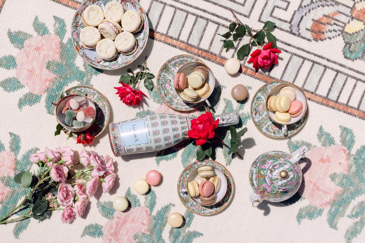 Sprightly styles from Sanderson, Peter Dunham for Hudson Grace, and Ferrick Mason Sprightly styles from Sanderson, Peter Dunham for Hudson Grace, and Ferrick Mason