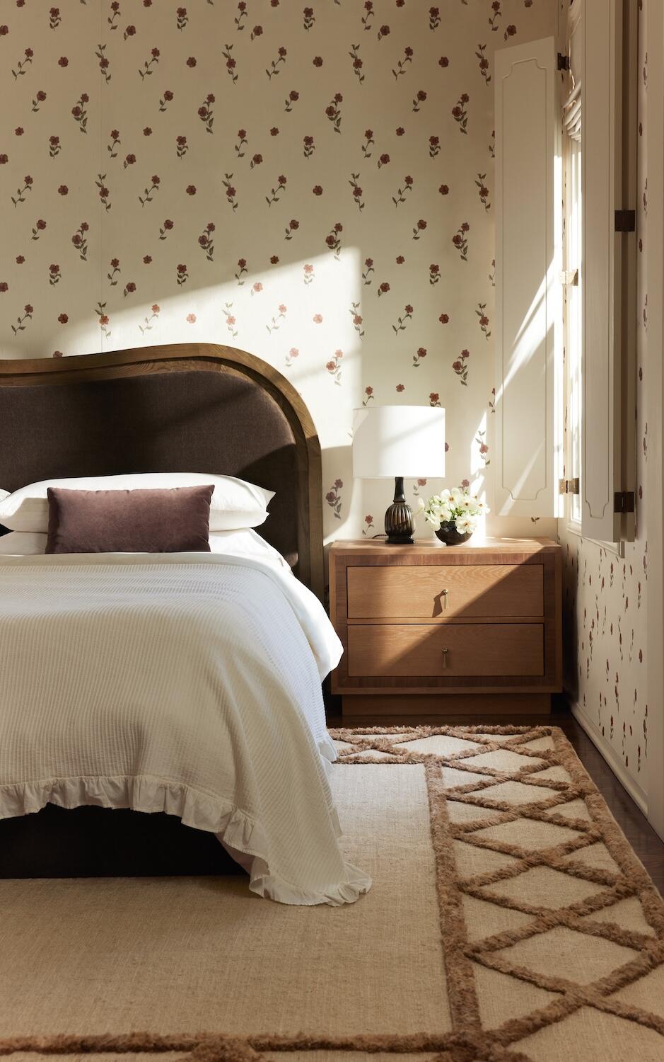 The Clairmont rug and Bamonte wallpaper by Jake Arnold for Lulu and Georgia The Clairmont rug and Bamonte wallpaper by Jake Arnold for Lulu and Georgia