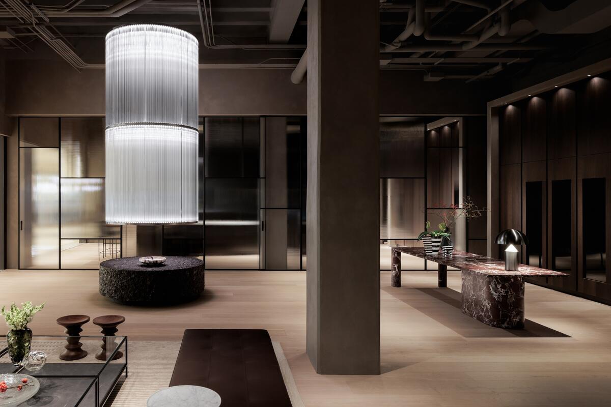 SKS unveils a showroom in Chicago, Eichholtz opens a new California outpost, and more