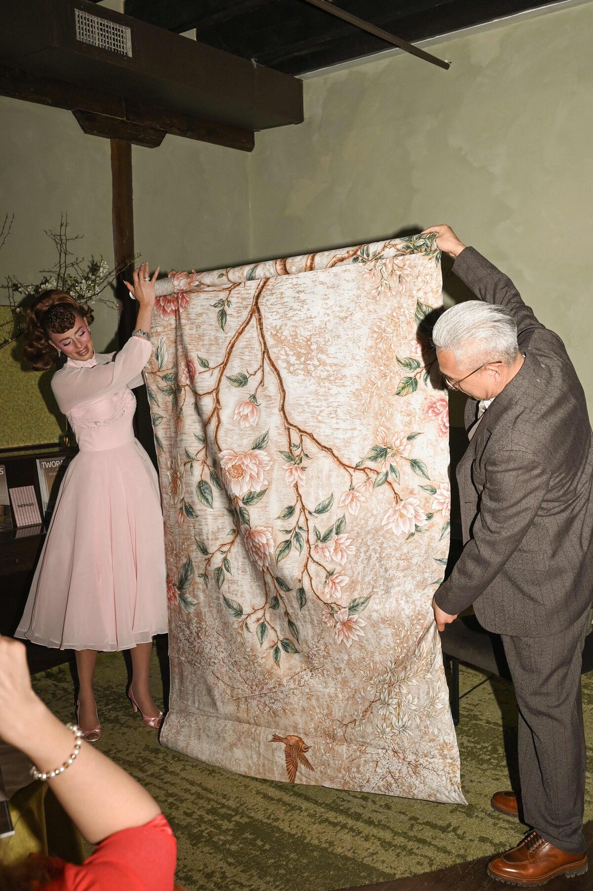 TWOPAGES simplifies shopping for custom window treatments