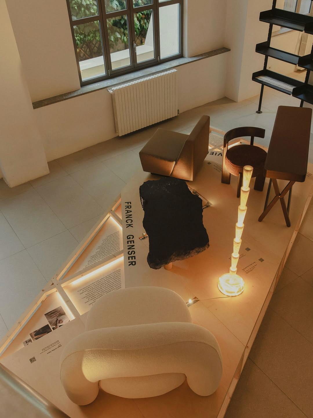 A scene from “Le Design Défilé,”featuring Franck Genser’s Brutaliste table and Scarf Fauteuil armchair