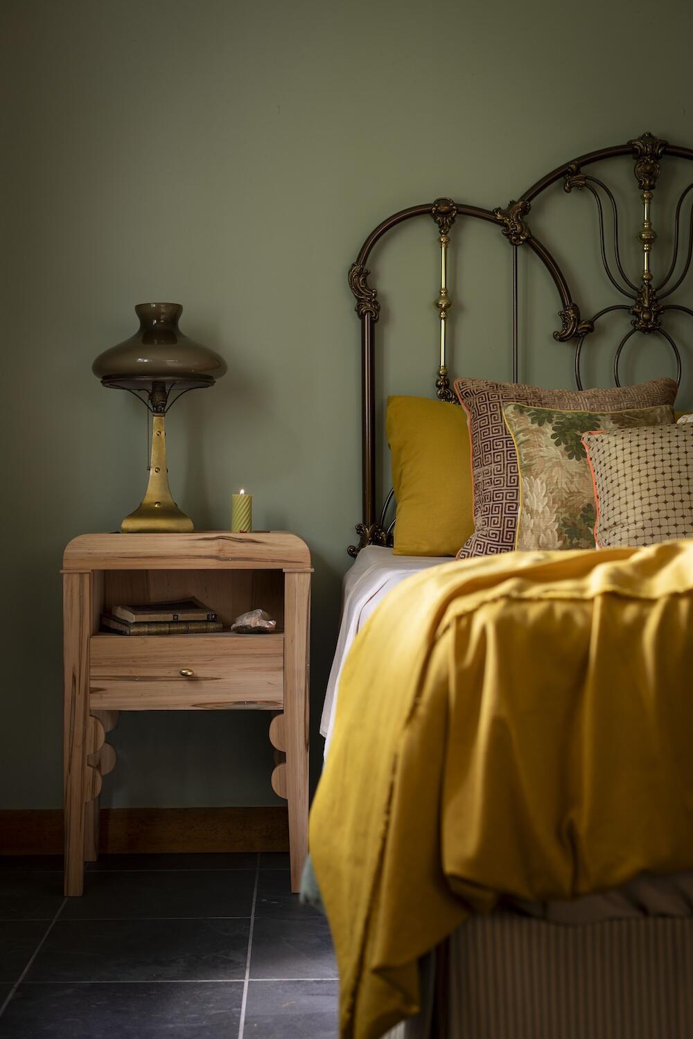 The Clovelea side table