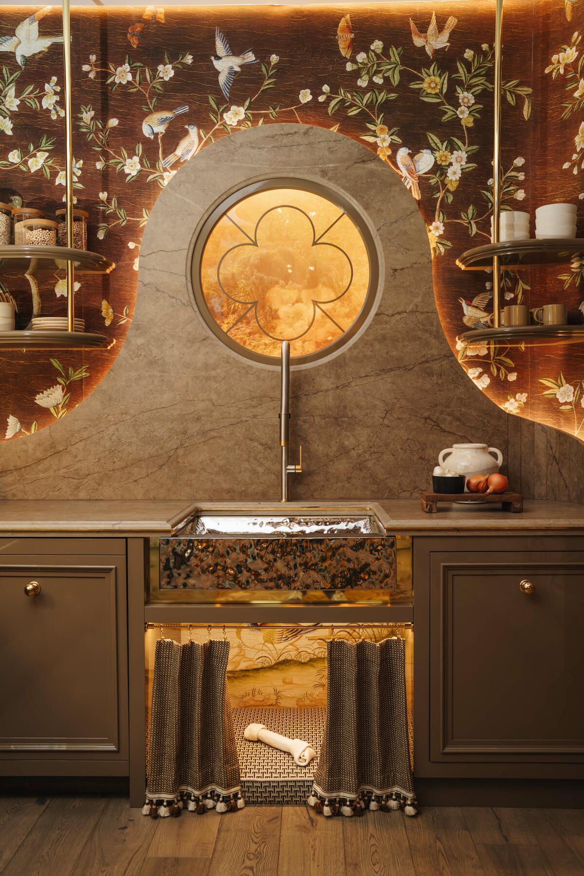 Endlessly adaptable, Éclos handles heat with style