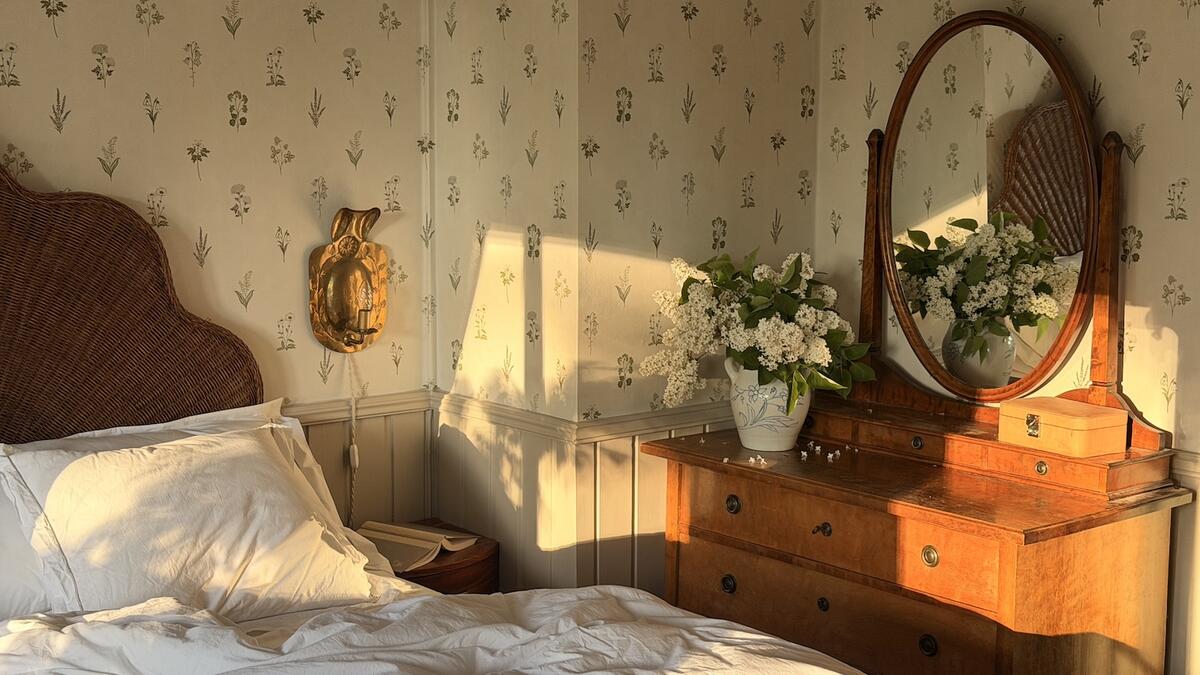 Nordic Flora Ivory wallpaper in Cloud by Clara Hallencreutz for Wallism