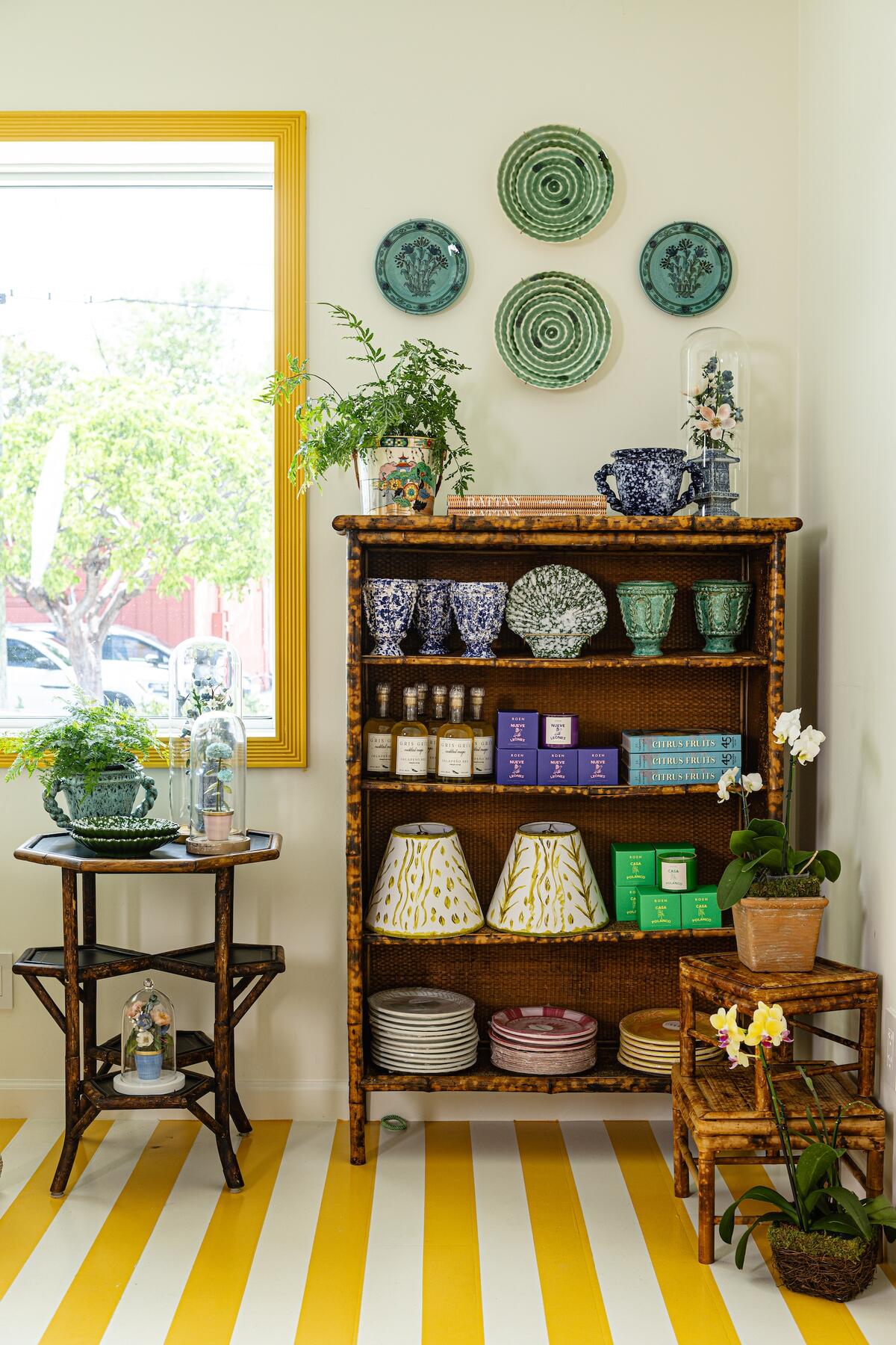 Lowe Hardware finds a new Manhattan neighborhood, Lalique opens in Osaka, and more