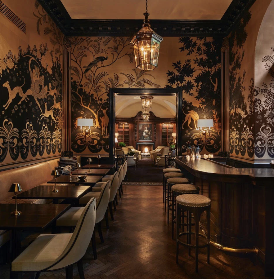 Harris created a stunning piece for the Women’s Athletic Club in Chicago