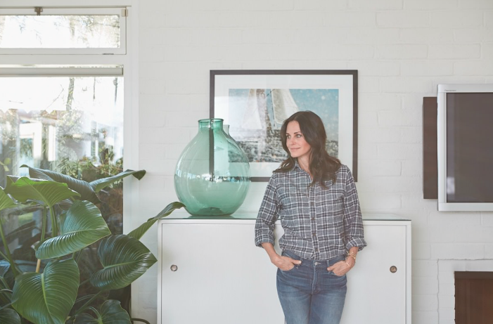 Courteney Cox debuts sale on OKL