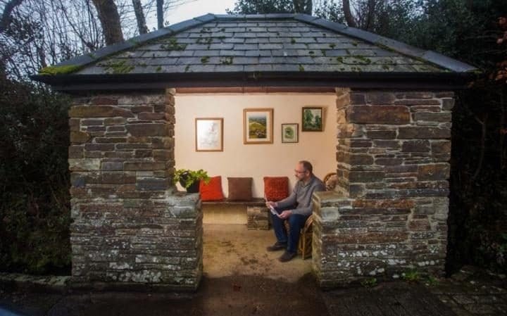 UK bus shelter receives Banksy-esque makeover