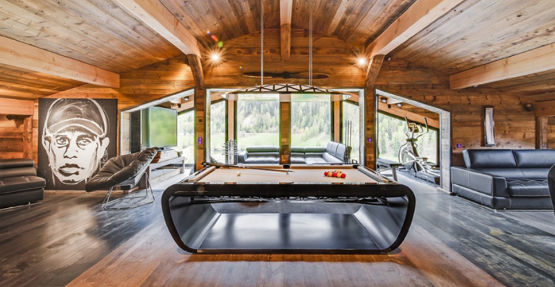 Billard Toulet, Blacklight, exhibitor offering French-made pool tables © MOM