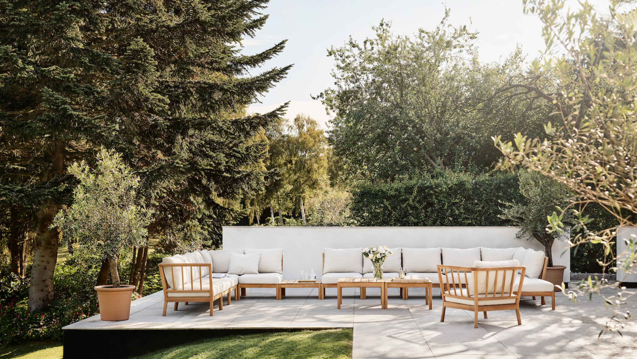 Fresh outdoor-ready debuts from Fritz Hansen, Clé Tile, Jamie