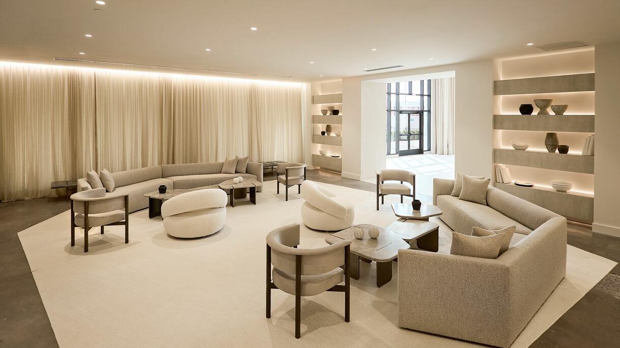 Large bernhardt lounge angle1