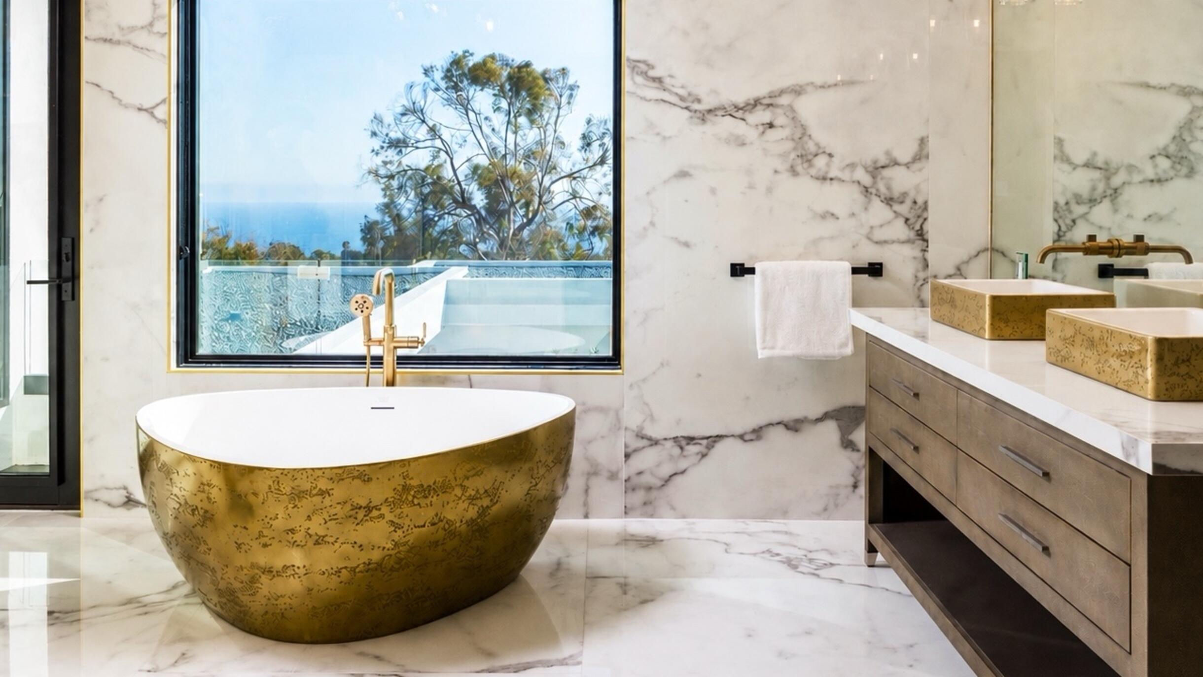 This stoneworker elevates bathtubs into works of art