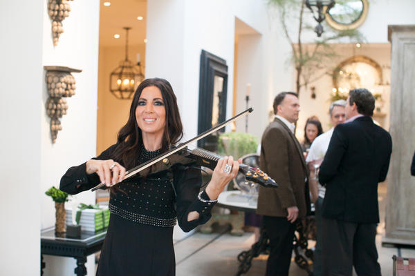 Electric violinist Jennifer Spingola provided entertainment for the evening. 
