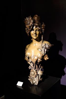 Bust display at M.S. Rau Antiques