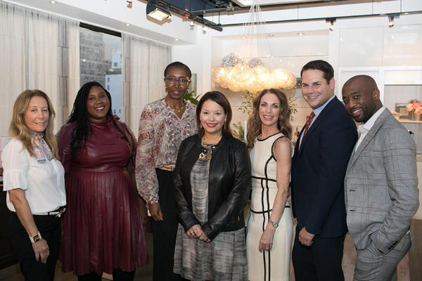 Traditional Home senior style editor Krissa Rossbund (center) with designers (from left)
Dayle Bass, Jacqueline Moore-Hill, Doreen Chambers, Kate
Singer, Scott Hirshson and Mikel Welch