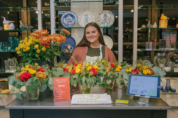 The Iittala brand featured floral demonstrations with Valerie Villante of Alice's Table.