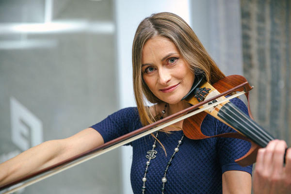 Electric violinist Gigi Alexander