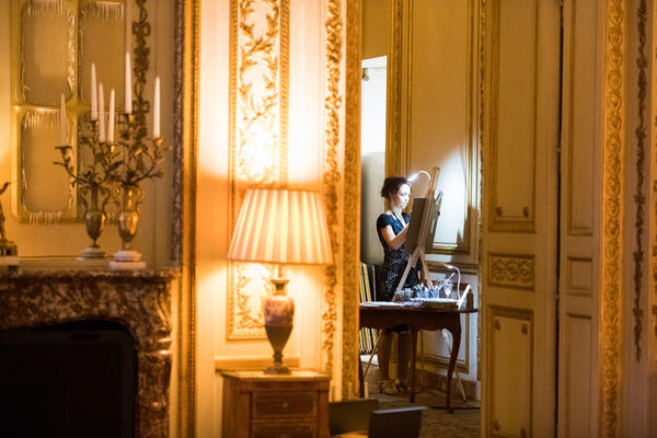 A live painter at the American Ambassador's Residence