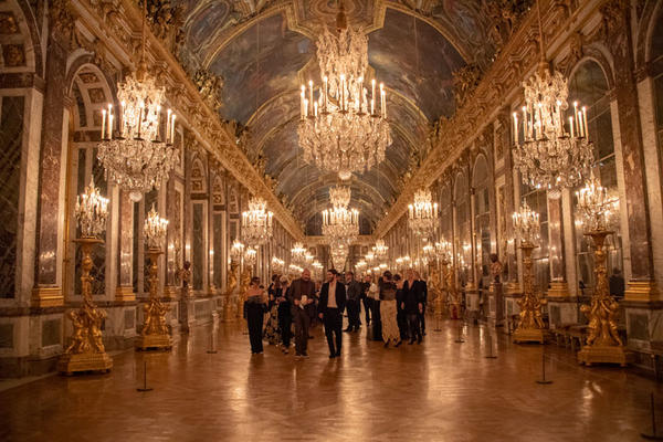 Guests toured the Hall of Mirrors.