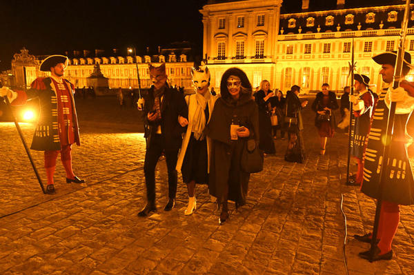 Erik Hughes, Lorissa Kimm and Kathy Best arriving at Versailles
