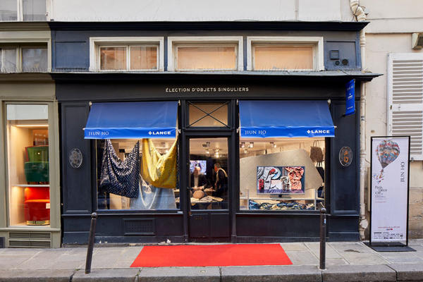 Guests were invited to gather at the Jiun Ho Inc., Lance Woven, and Cambria pop-up in Saint-Germain. Shuttles drove them to an undisclosed location for the Paris Soirée, which was revealed as the Palace of Versailles.