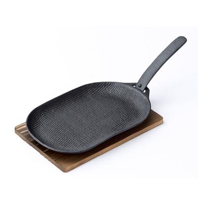 Oigen's Yaki Taki Grill Pan is sourced from a foundry located in an area that has been producing cast iron for the past 900 years