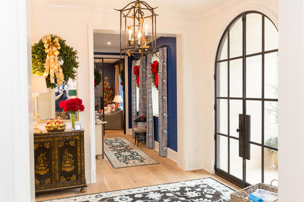 The entry foyer is by interior designer Judy Bentley, the event’s Honorary Chair.