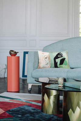 In a collection that makes many nods to antiquity, the end table is designed as an aesthetic homage to Greek columns. In a contemporary twist, only four flutes adorn column’s exterior, offering a minimalist ornamental look in a highly expressive color. This piece is handcrafted in the Rinck workshops in France. 