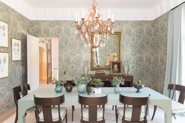 Dining room by Jacksonville, Florida–based designer Phoebe Howard, one of the showhouse’s honorary co-chairs  