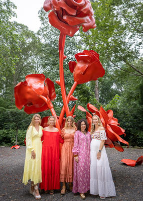 Pamela Jaccarino (second from right) with New York–based editors Sarah Shelton, Grace Beuley Hunt, Kathryn Given and Brittany Chevalier McIntyre in front of Will Ryman’s “LongHouse 6” sculpture