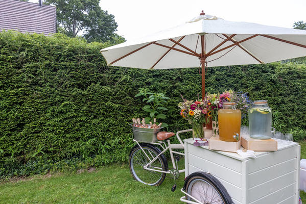 The bicycle cart kept guests refreshed with assorted Wölffer Estate Vineyard wines and more.