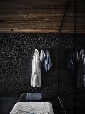 Triplo Bourdon bath linens in White-Dark Azure.