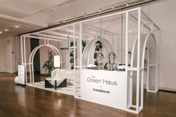 The Green Haus lounge by Crate & Barrel focused on sustainability and featured earth-friendly products, a QR code for guests to calculate their carbon footprint, and cold-pressed juices.