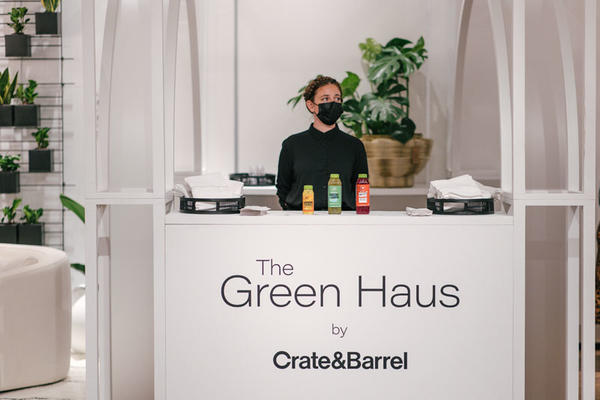At The Green Haus by Crate & Barrel, attendees enjoyed a selection of cold-pressed juices.