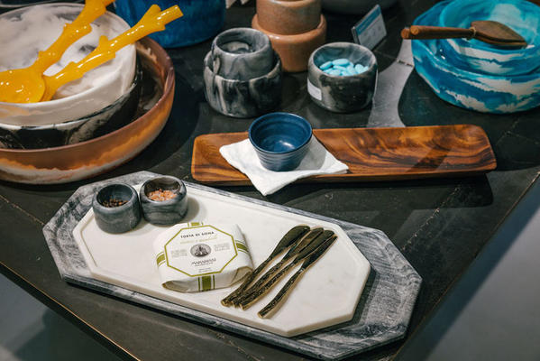 Blue Pheasant showcased its renowned resin serveware in a variety of colors and patterns.