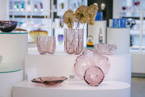 Orrefors & Kosta Boda’s new Crackle decor is beautifully tinted with subtle pinks.