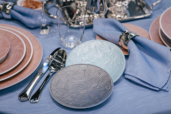 Raynaud introduced new hues in its textured Italian Renaissance Minéral Irisé dinnerware.