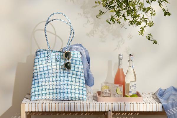 Izmir shopper bag shown in Blue/White and Victoria tray shown in Dusty Rose