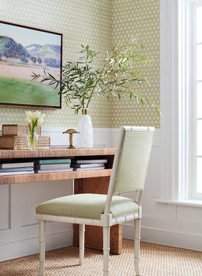 Wallcovering: Pergola
Chair: Darien dining chair in Dune woven fabric 