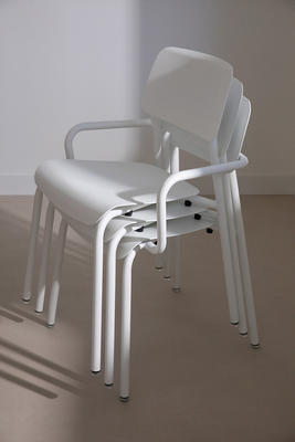 Studie chair and armchair in Cotton White