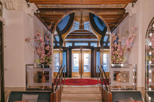 Entrance to the Lalique Bar at Restaurant Daniel