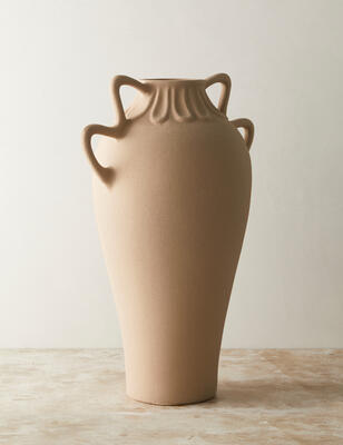 Scallop vase, tall