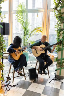 Guests were entertained by an acoustic guitar duo