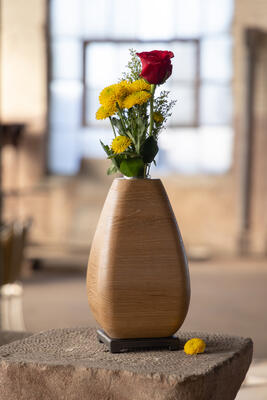 A Wooden Vase with bronze base from Alabama Sawyer is elegant and refined, ready to be integrated into modern context.