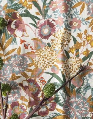 Abloom is a windswept garden floral with painterly details and a sophisticated palette, reflecting the current trend for feminine patterns with an edge. It’s versatile, at home in town and country, from morning to night, influenced by everything from English Romanticism to a Paris art studio to the botanical watercolors of John James Audubon

